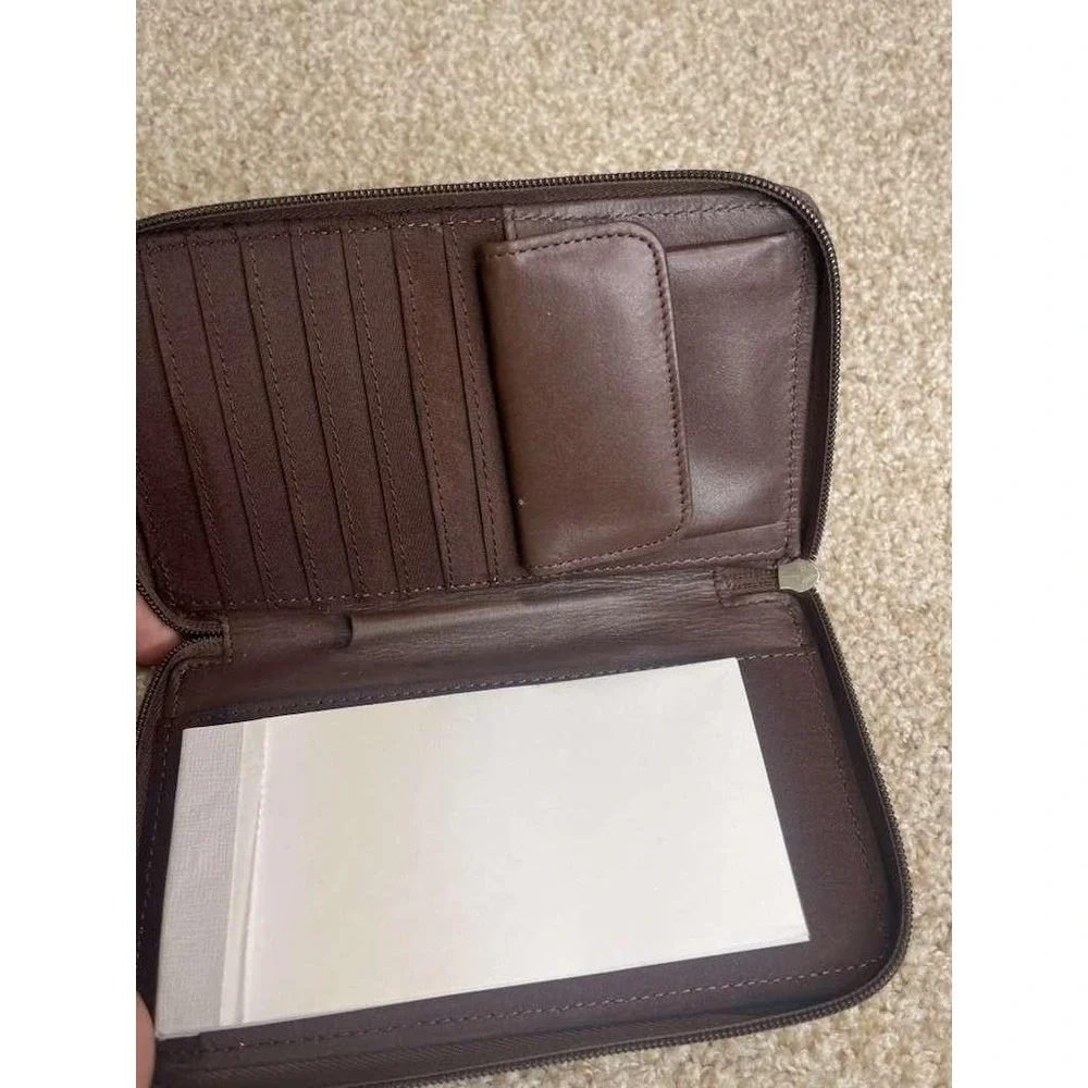 The Unbranded Brand cash organizer services
