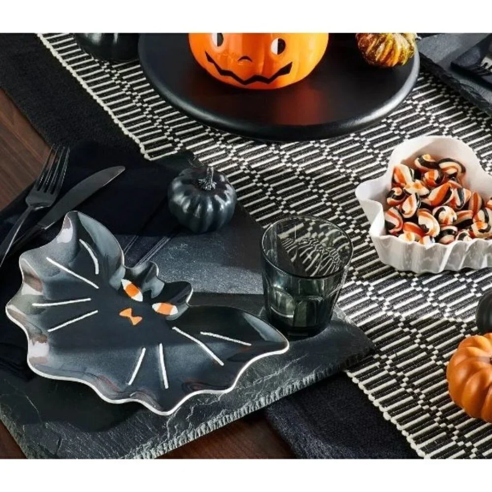 Target Hyde & EEK! Boutique™ Halloween 2 Figural Dining Plates 'Bat' (Set of 2)