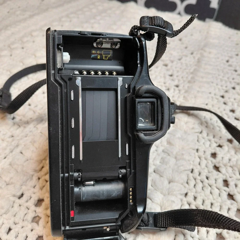 MINOLTA Maxxum 3000i 35mm Film Camera‎ & Charger Promaster Untested No Battery
