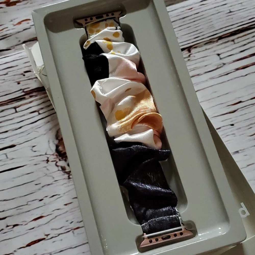 🆕️ HEYDAY APPLE WATCH BAND 38-41 MM .