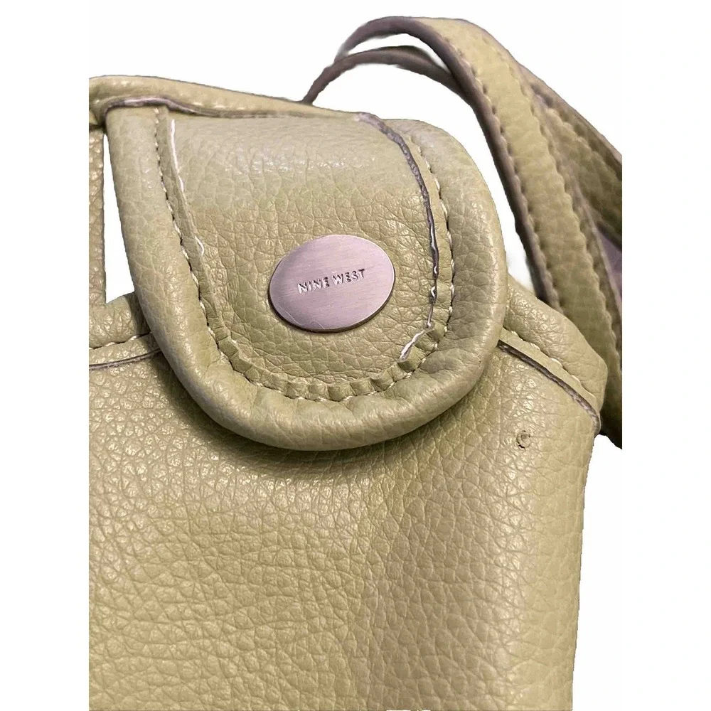 NINE WEST Green Wristlet Cell Phone Case Organizer ID