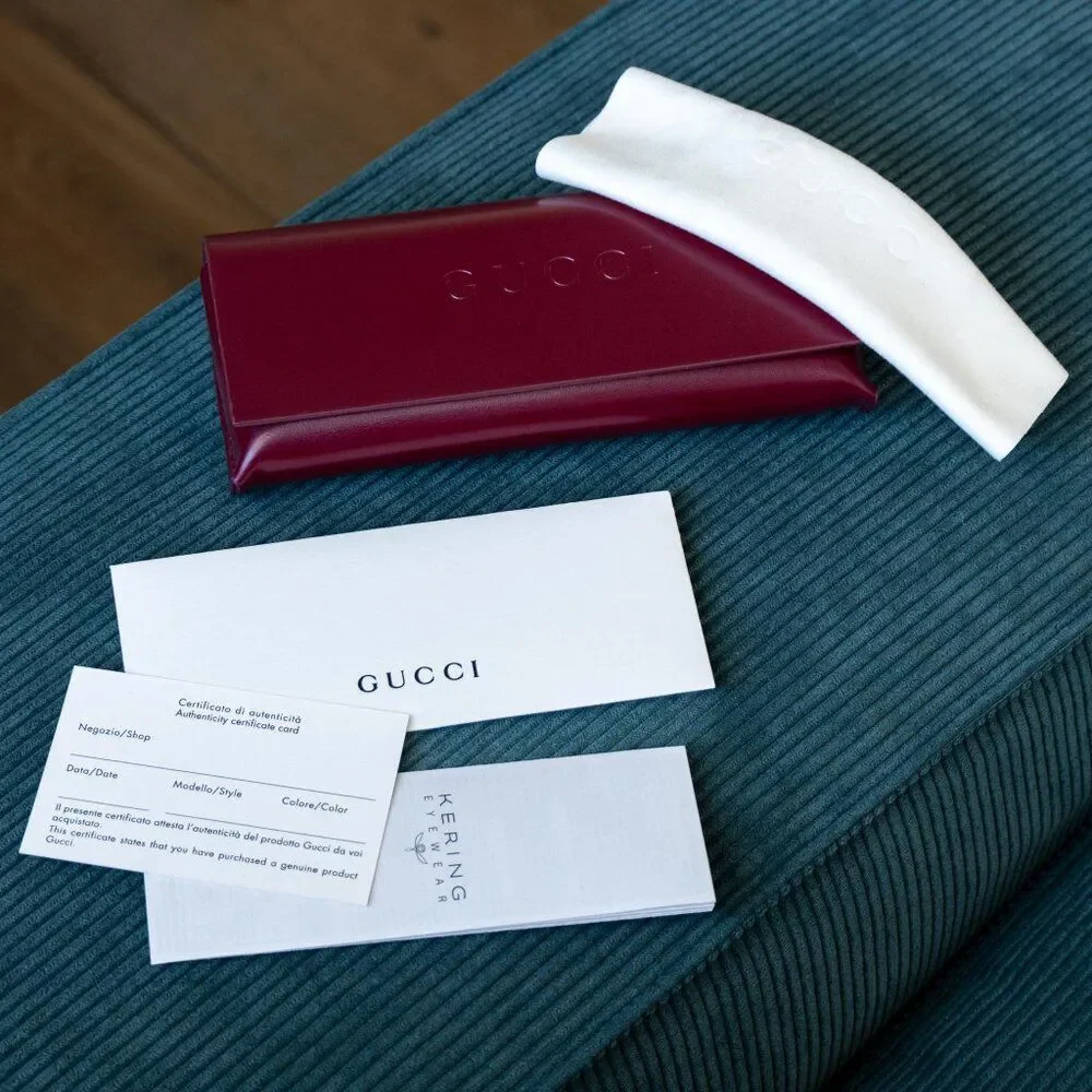 Gucci full logo retail