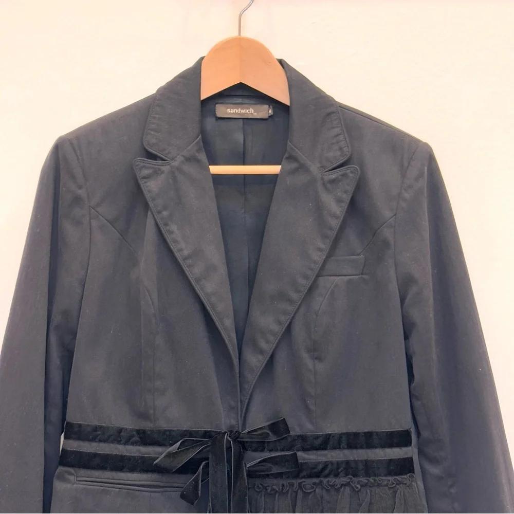 sandwich_ Vintage Cropped Blazer Size 10 Velvet / Silk Ruffle Trim Romantic