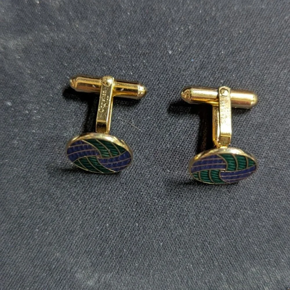 Christian Dior shows slight enamel