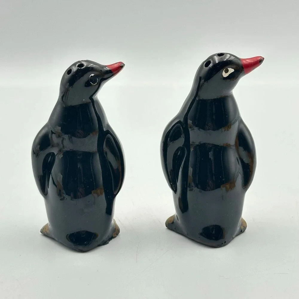 SP41-1-Vintage salt & Pepper shakers penguin Japan