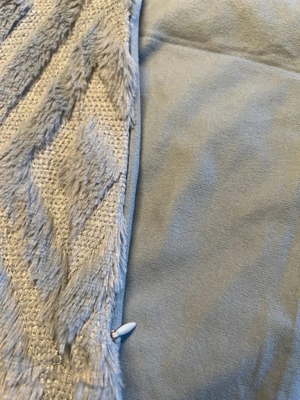 Cozy Faux Fur Gray Diamond Textured Pillow Covers 18 x 18  Set of 2 NWOT