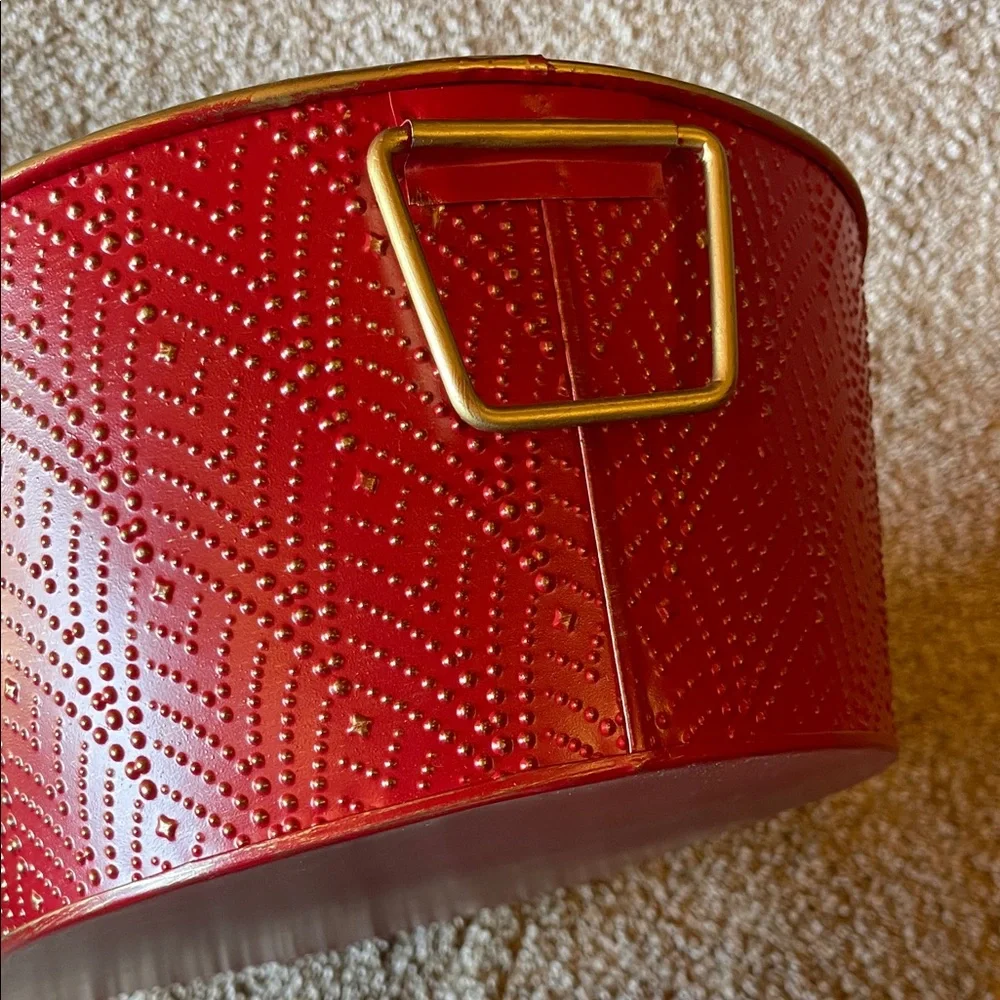 N/A red metal