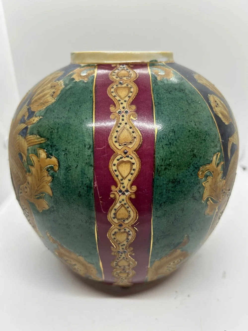 N/A vintage round