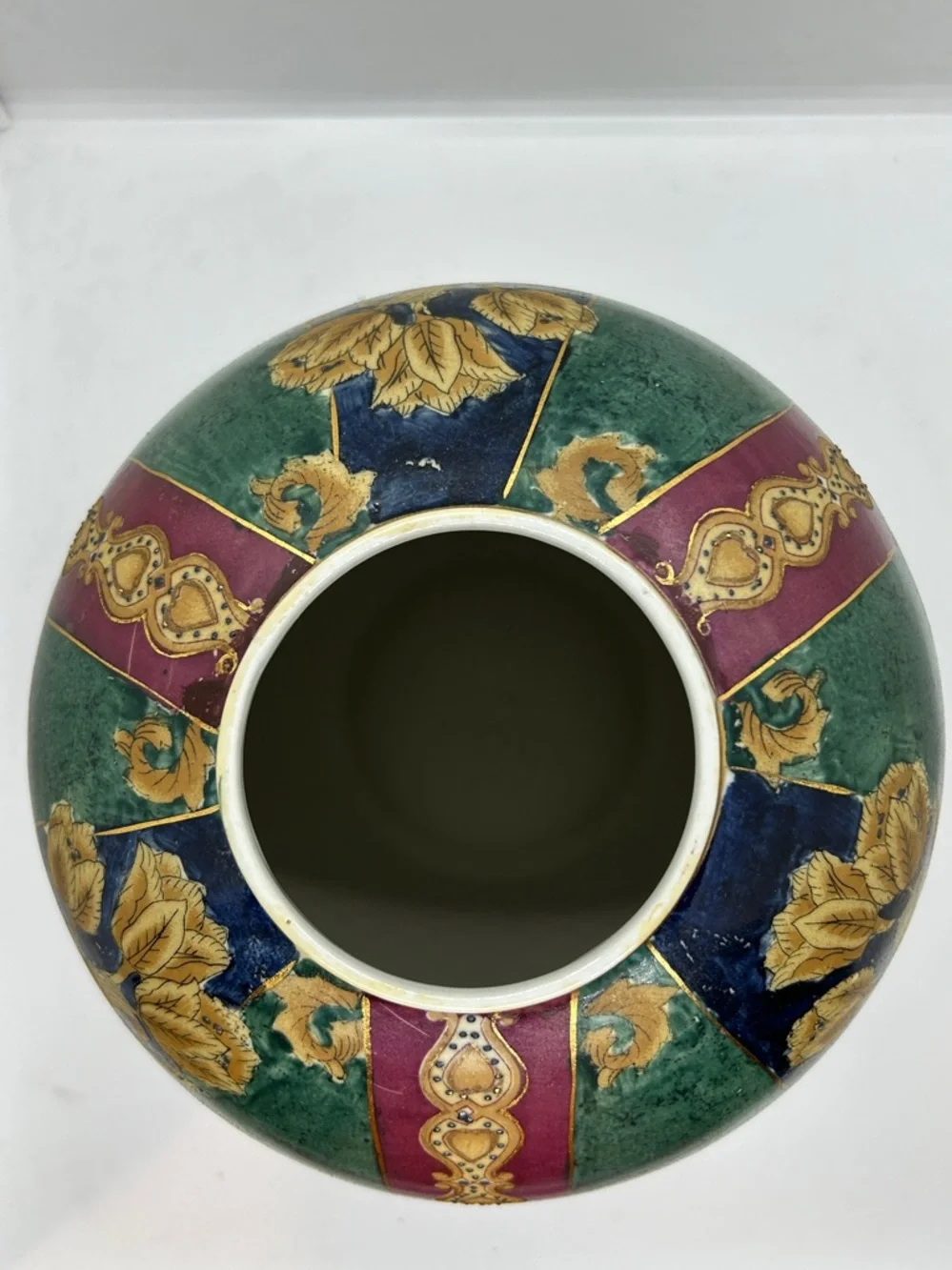 N/A vintage round
