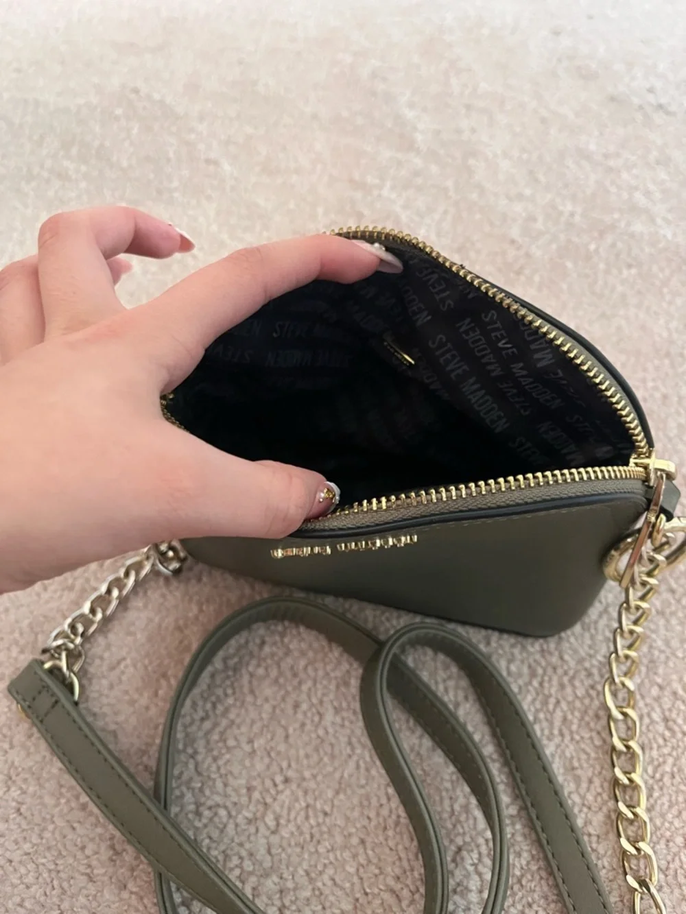 Steve Madden compact steve