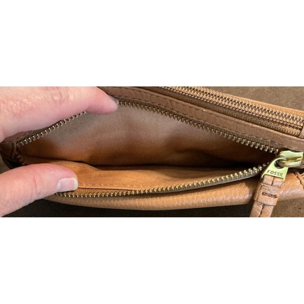 Fossil Karli Clutch Saddle Brown Women’s Wallet Leather Credit Card Slots Zipper