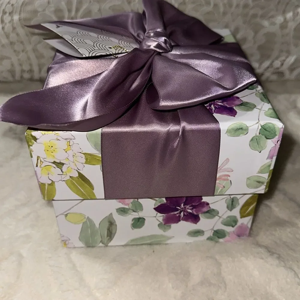 PAPYRUS Set of Two Floral Top White Lavender Bow Square Nesting Gift Boxes