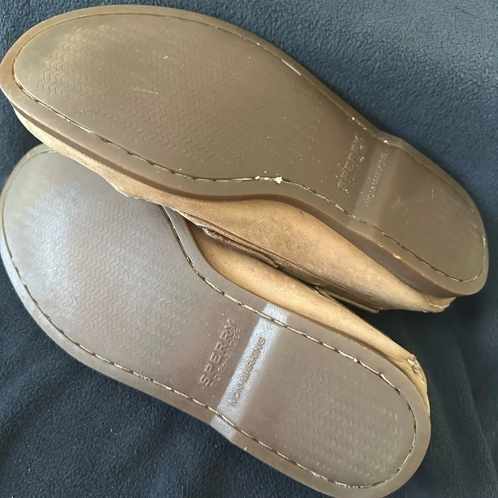 Sperry gently used