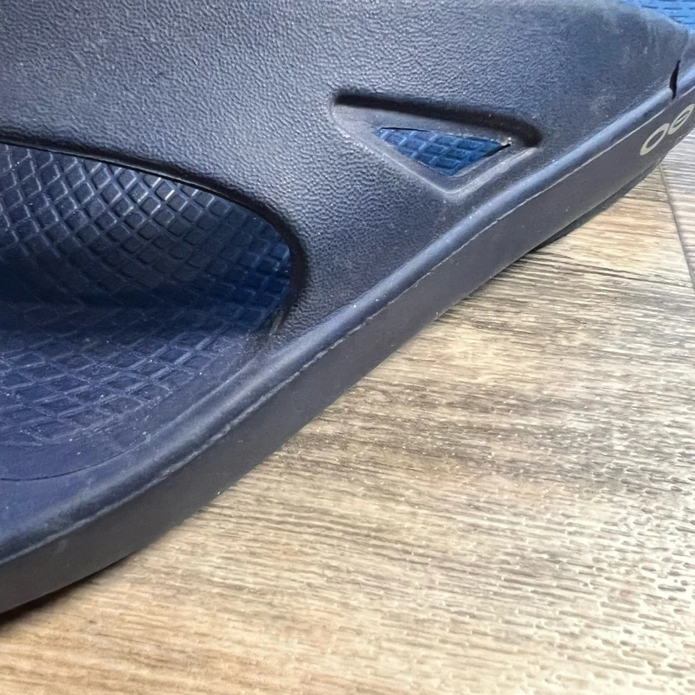 OOFOS blue sandals