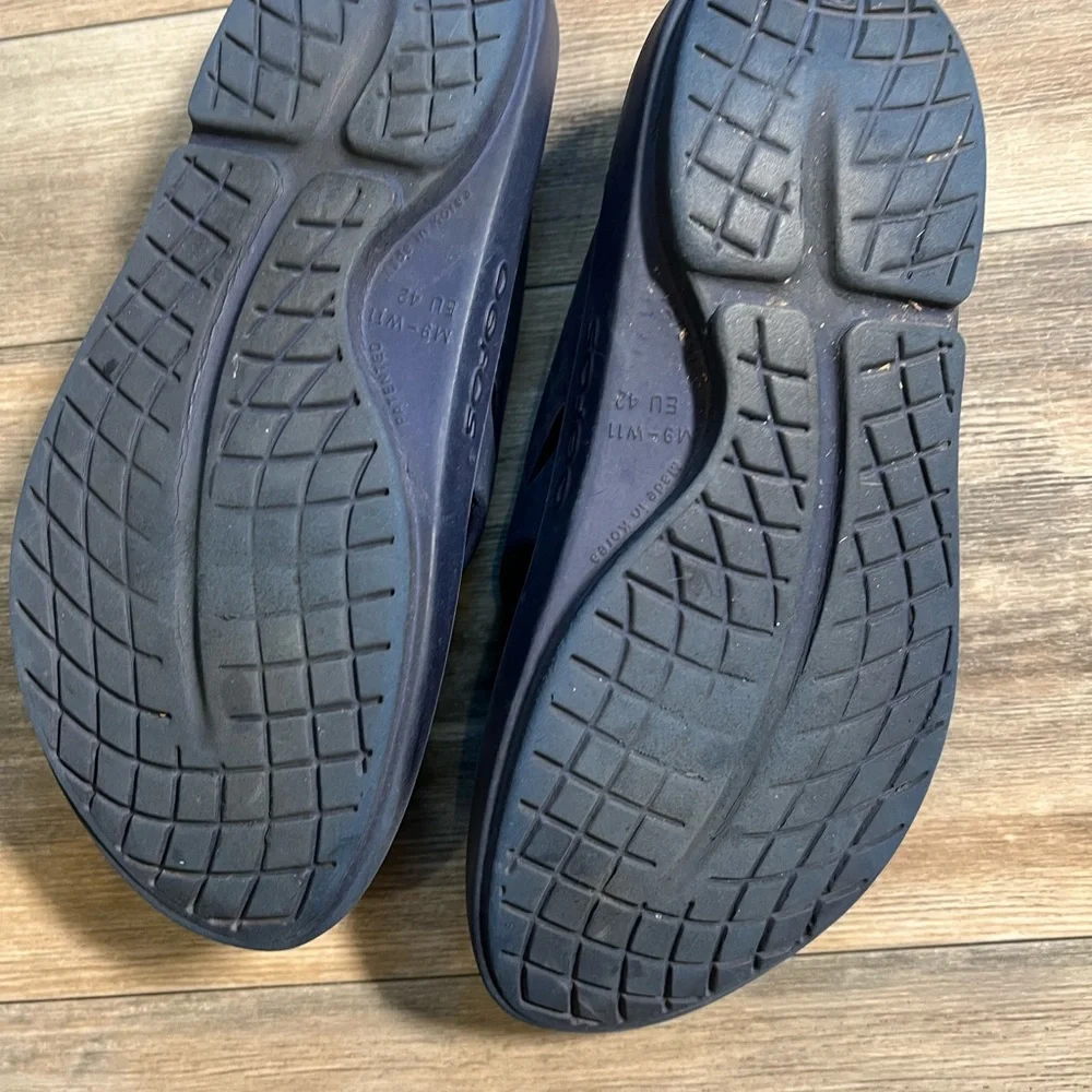 OOFOS blue sandals