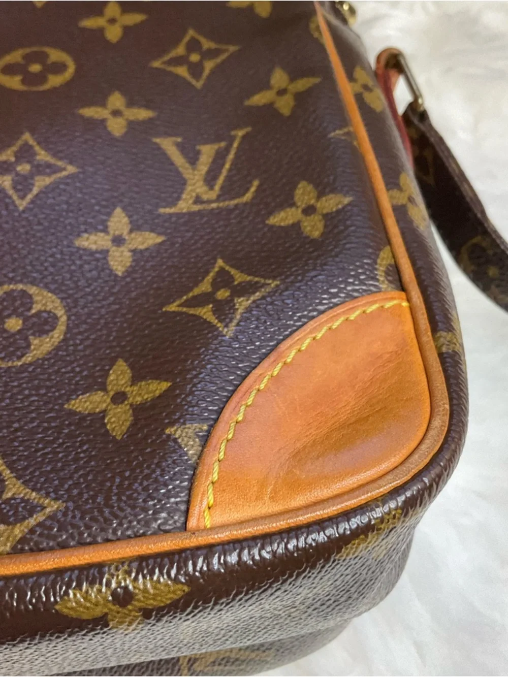 Louis Vuitton signature lv