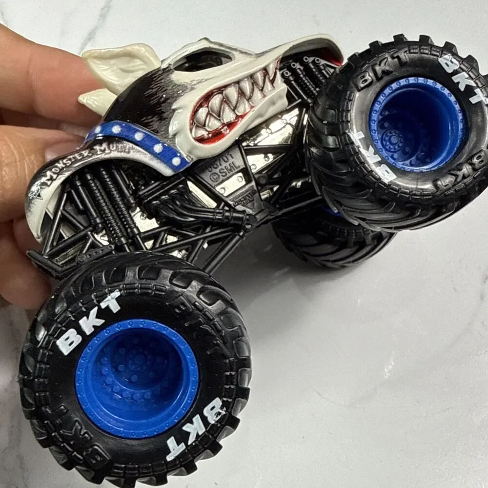 Hot Wheels Monster Jam Monster Mutt Dalmatian Truck 1/64 Diecast White EUC