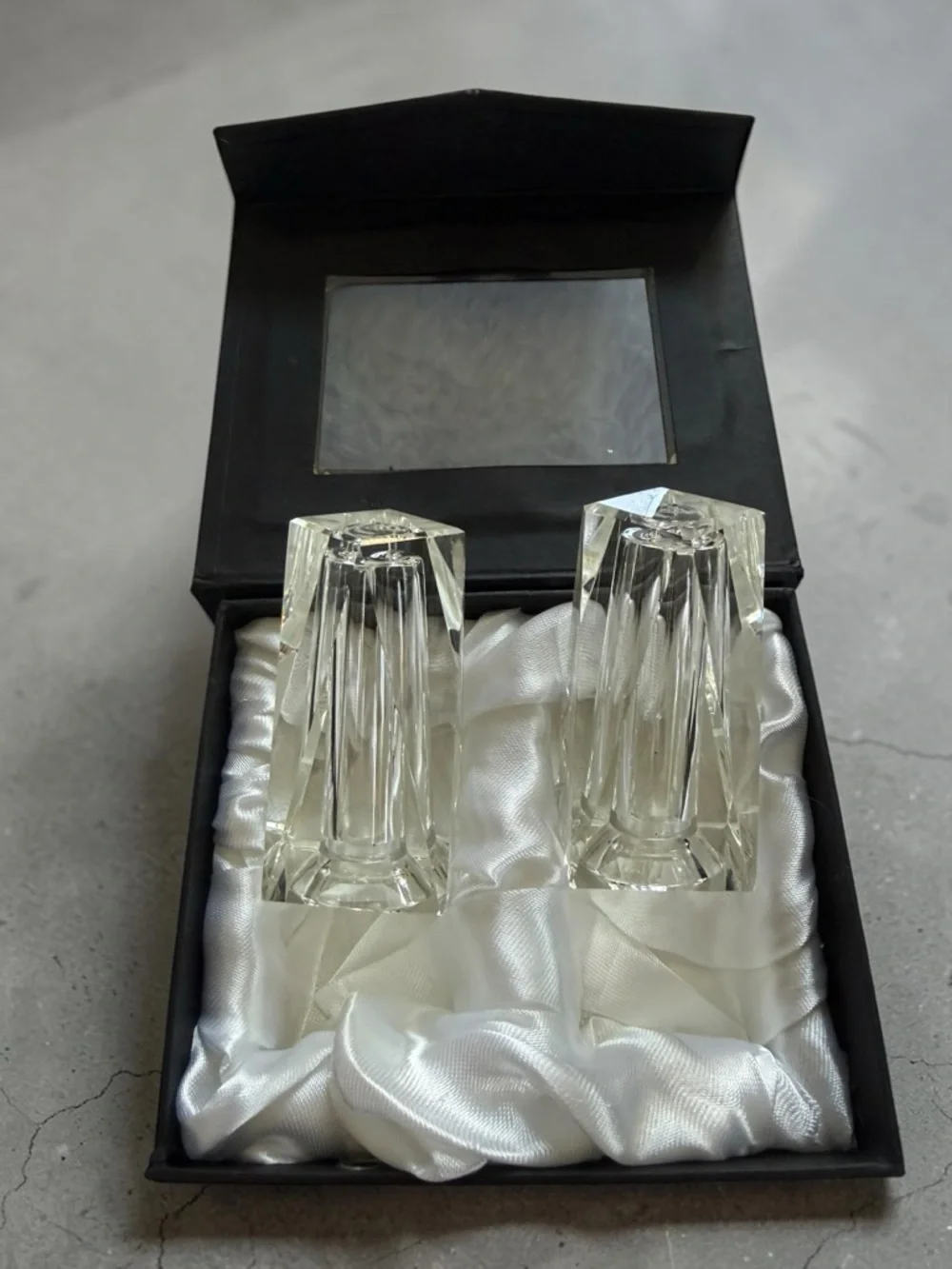Oleg Cassini decorate your
