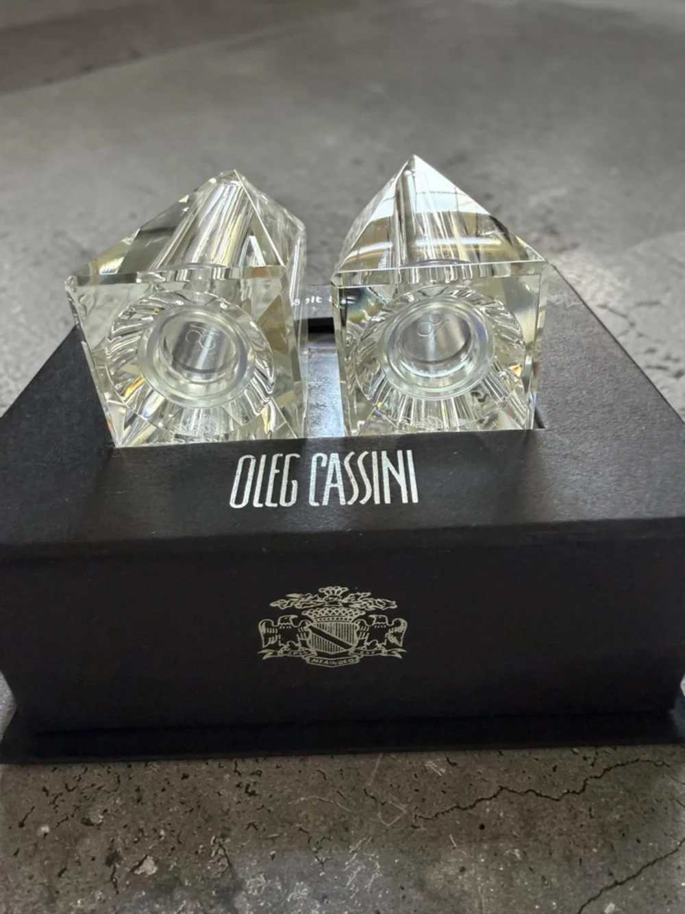 Oleg Cassini decorate your