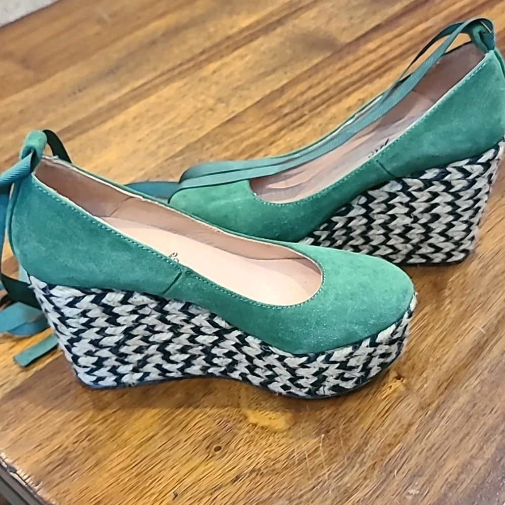 Free people Charade espadrille wedges.  Size 6