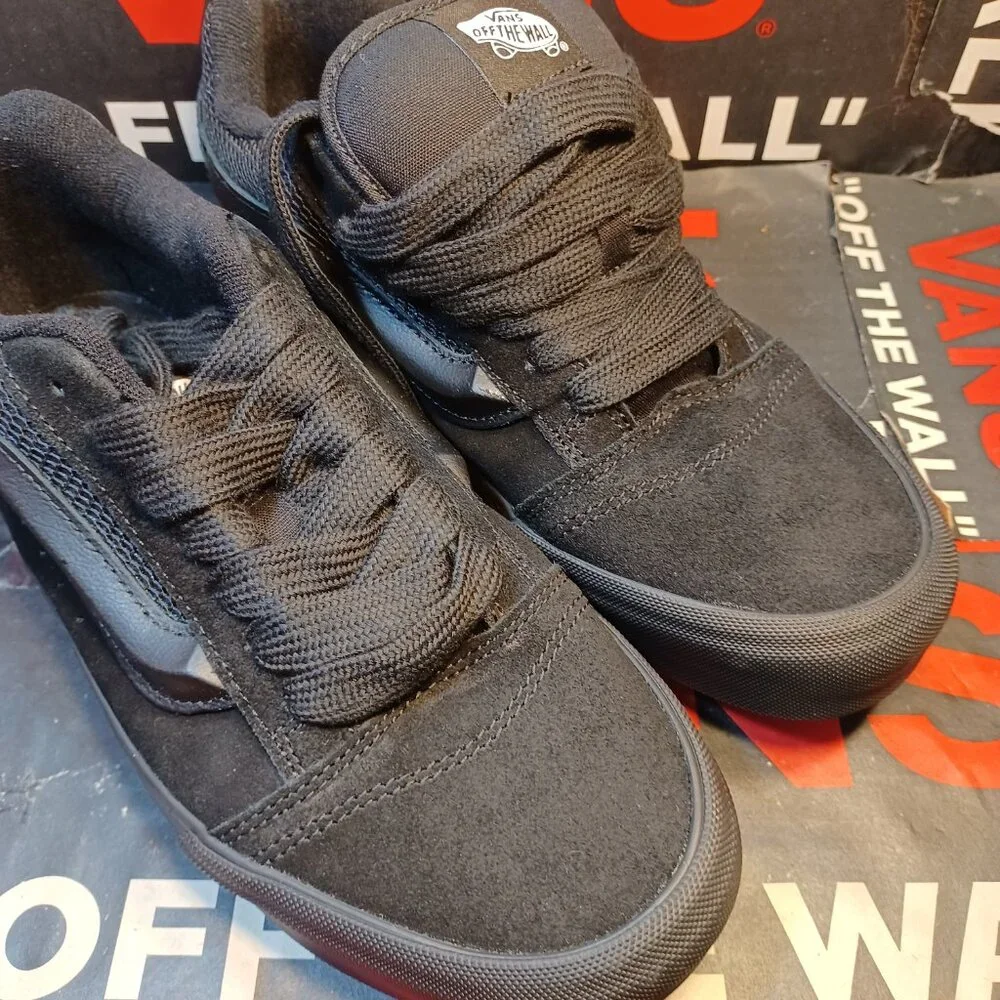 Vans Men's 8.5/Women's 10 Knu Skool Triple Black/Black VN0009QCBKA
