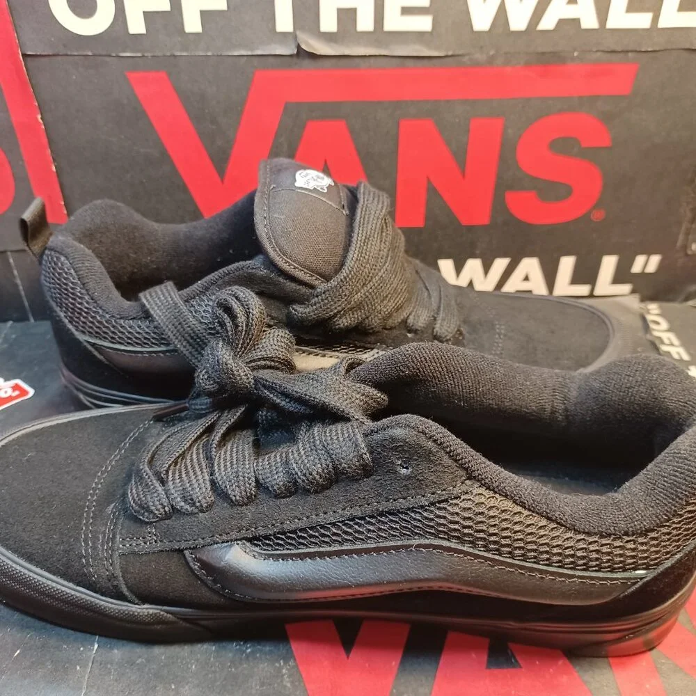 Vans Men's 8.5/Women's 10 Knu Skool Triple Black/Black VN0009QCBKA