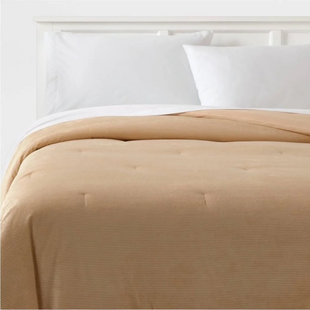 ROOM ESSENTIALS NWT cordouroy plush comforter -khaki -twin