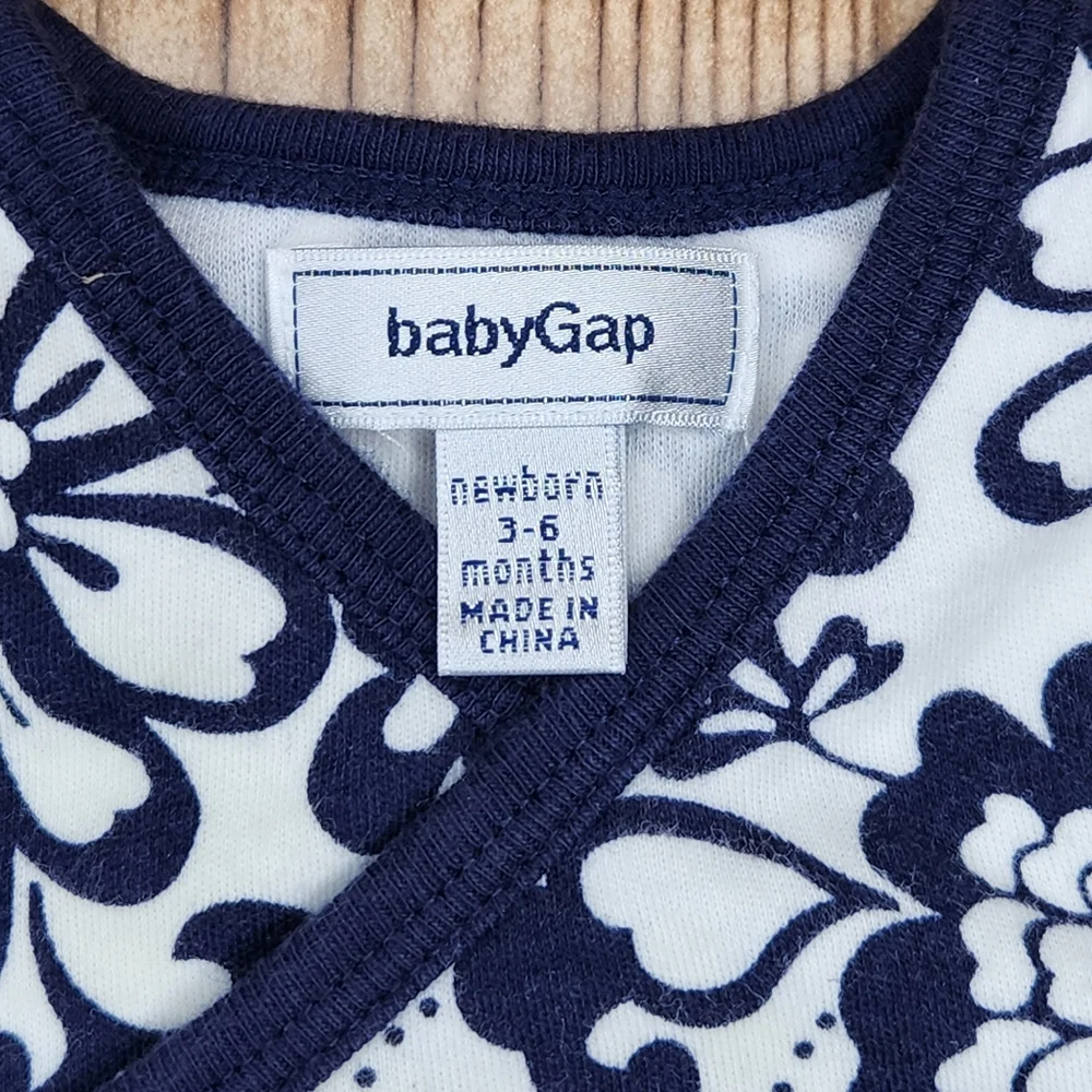 Baby GAP Blue‎ and White Hawaiian Style Romper with Matching Reversible Hat 3-6M