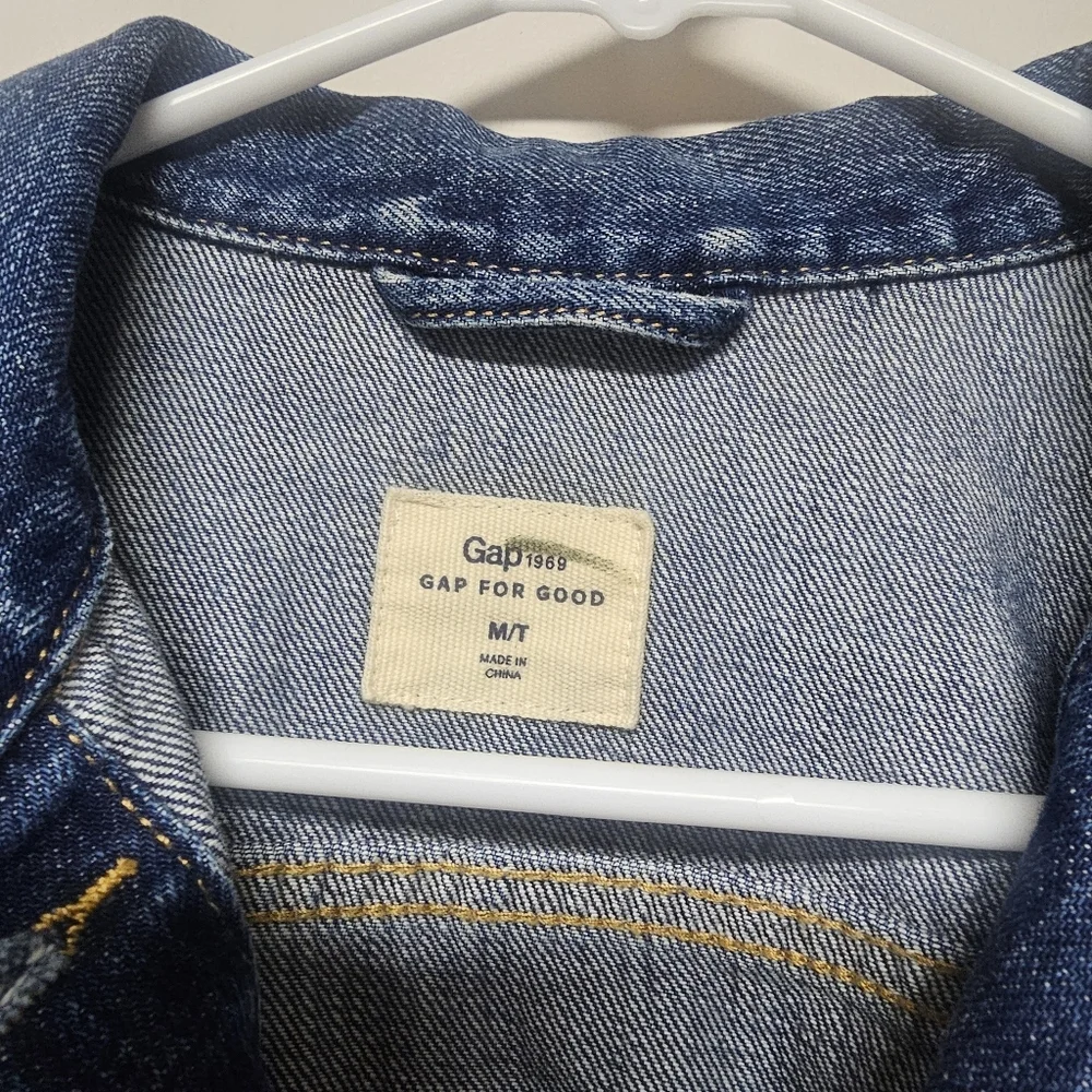 gap embroidered