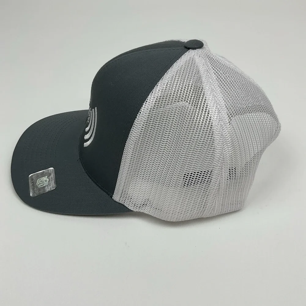 Snap-Back stylish below