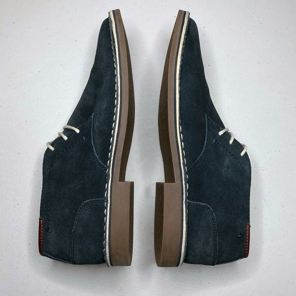 Kenneth Cole Reaction couple materials