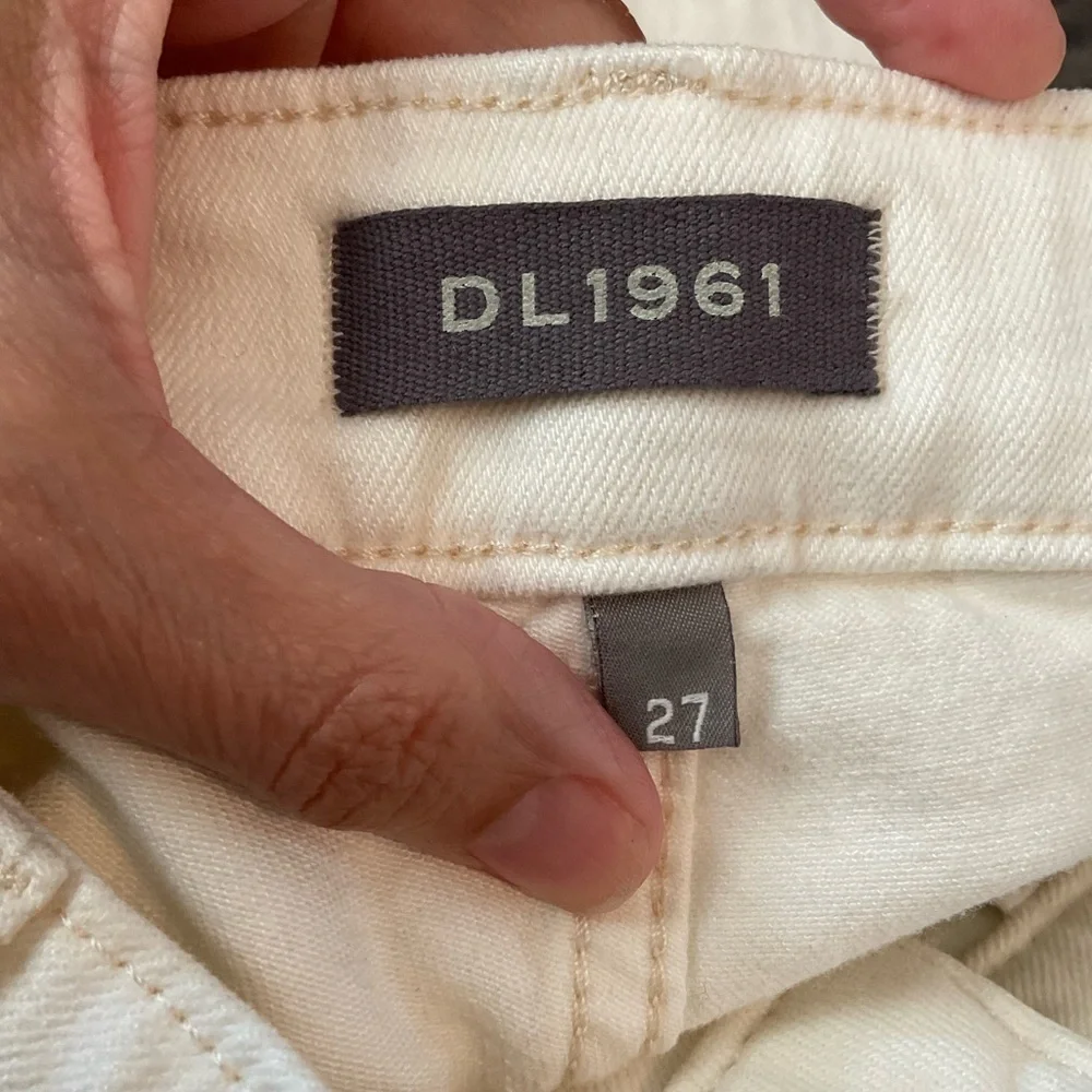 DL1961 Vintage White Karlie Cuffed Boyfriend High Waist Short Size 27