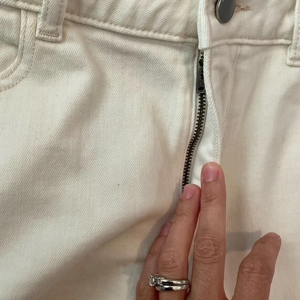 DL1961 Vintage White Karlie Cuffed Boyfriend High Waist Short Size 27