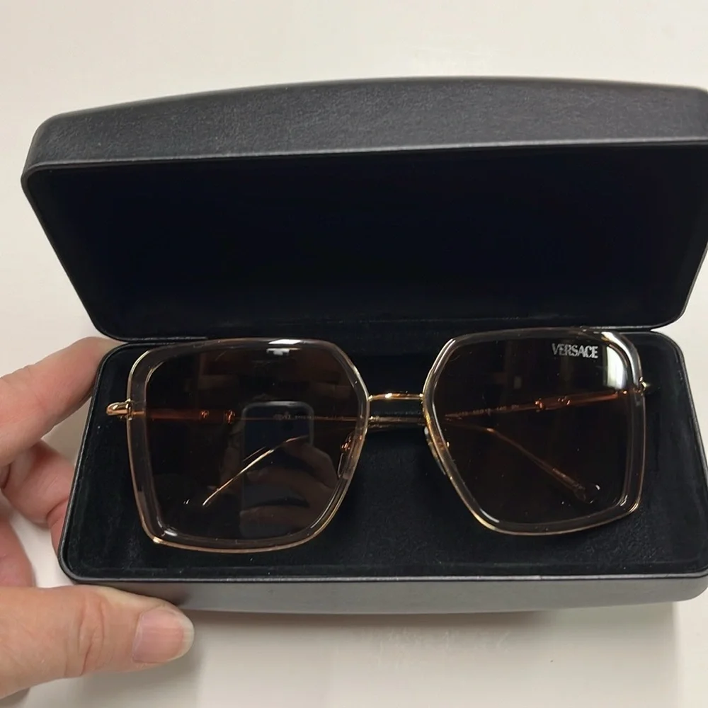 VERSACE AUTHENTIC NIB Gold Medusa Square Brown Fade Sunglasses w/Clamshell Case