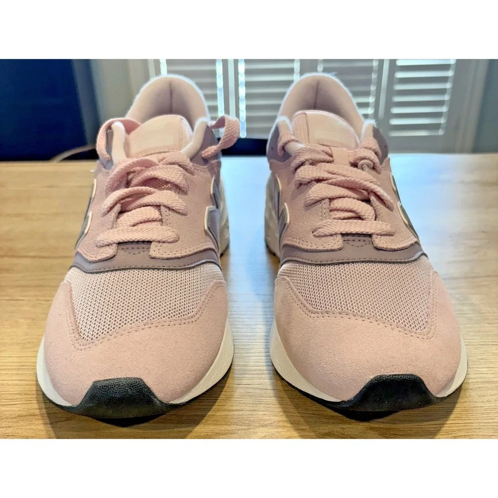 New Balance 977R Unisex Pink Suede RETRO Sneakers NWOB