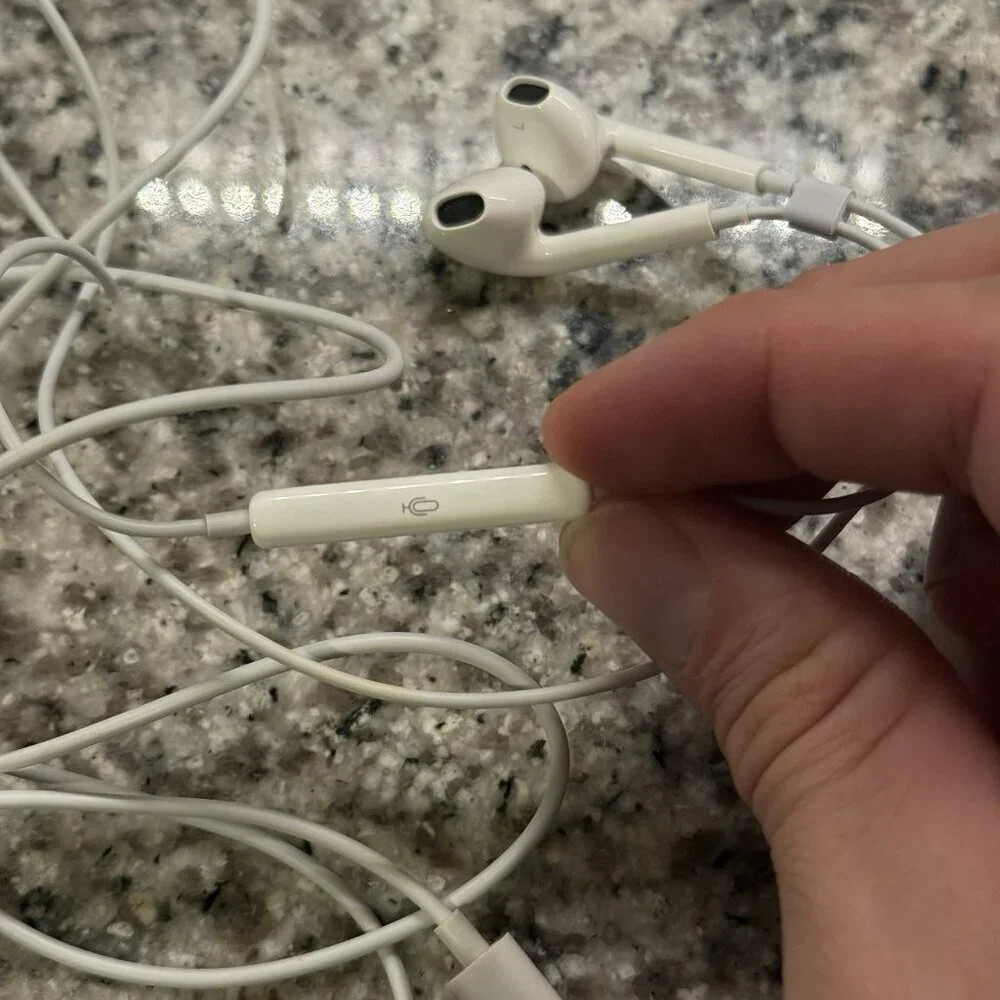 Apple EarPods with Lightning Connector In Ear Canal Headset - White OEM Tested