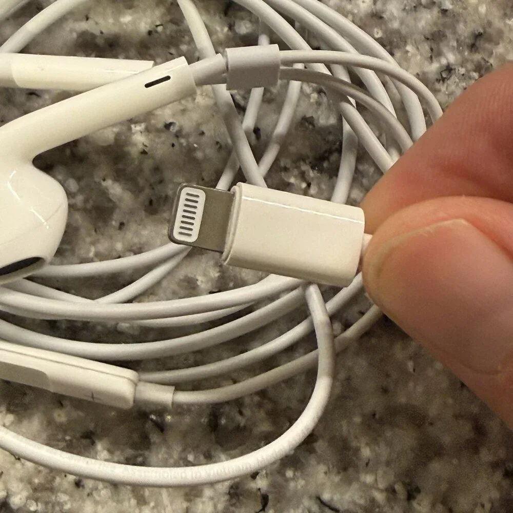 Apple EarPods with Lightning Connector In Ear Canal Headset - White OEM Tested