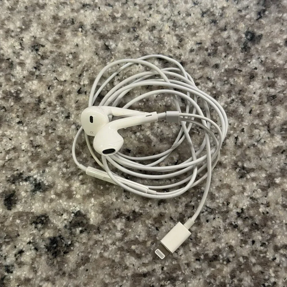 Apple EarPods with Lightning Connector In Ear Canal Headset - White OEM Tested