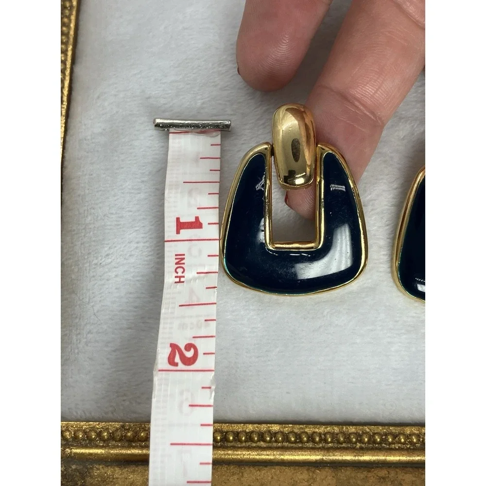 The Unbranded Brand vtg earrings