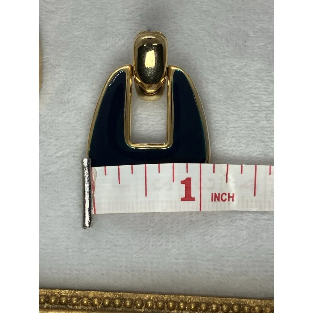 The Unbranded Brand vtg earrings