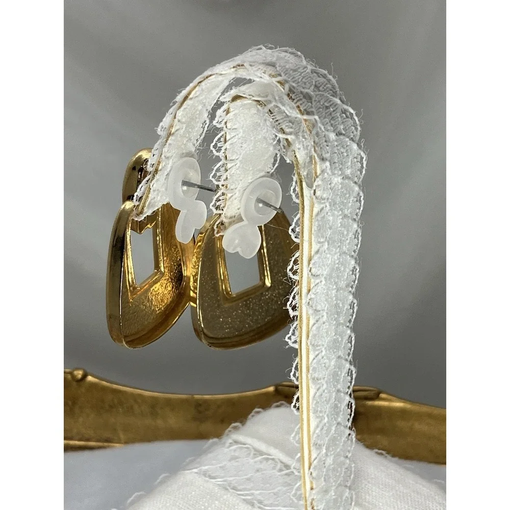 The Unbranded Brand vtg earrings