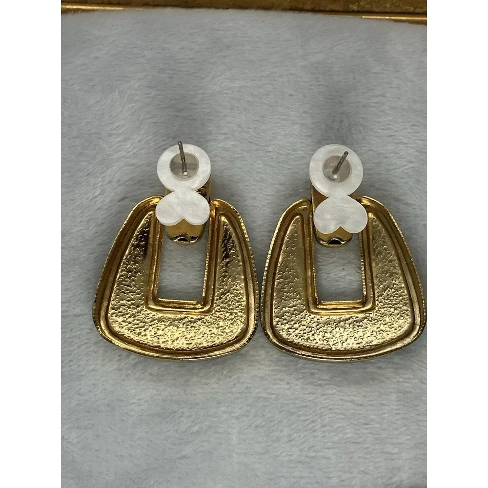 The Unbranded Brand vtg earrings
