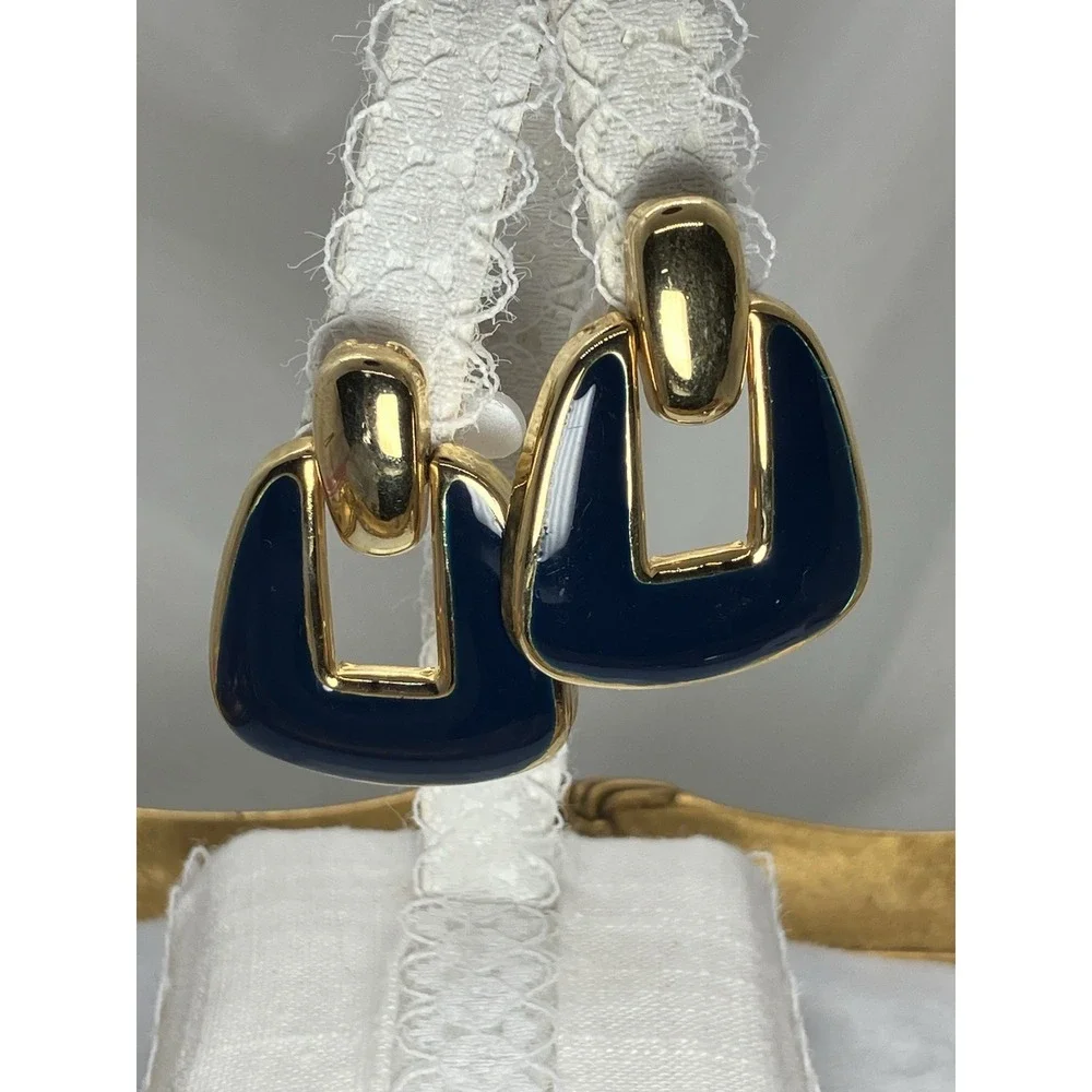 The Unbranded Brand vtg earrings