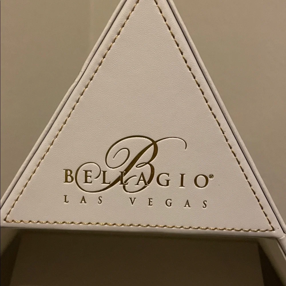 N/A elegant pyramid