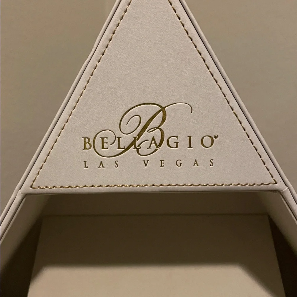 N/A elegant pyramid