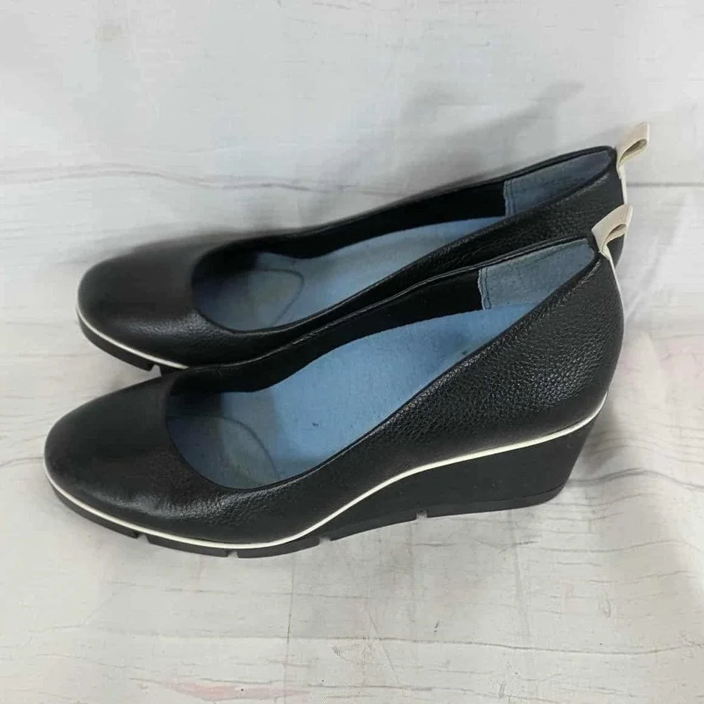 Betabrand Onyx‎ Black Leather All Weather Wedges - Womens Size 8.5