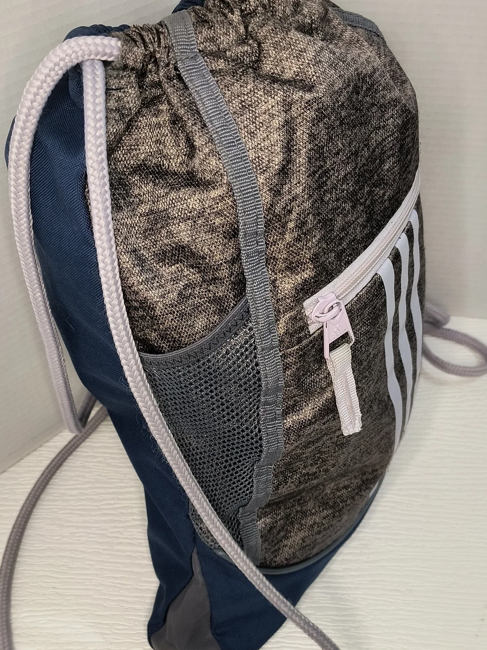 adidas Men’s Gray & Navy Drawstring Gym Bag