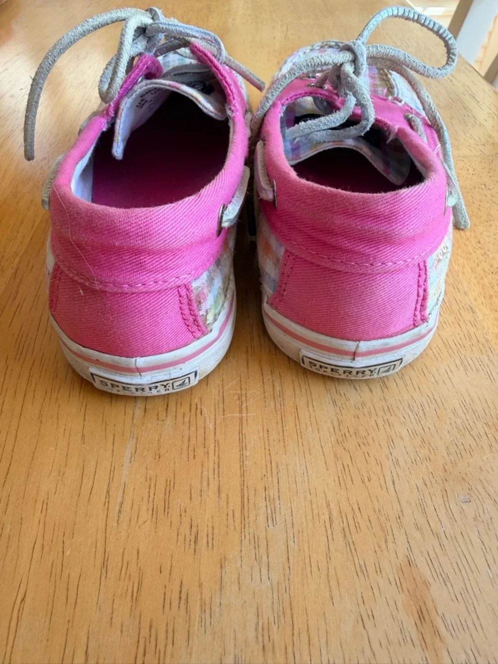 Sperry bright pink