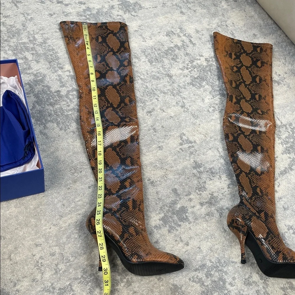 NIB Stuart Weitzman Shiloh Stretch Over the knee Boots Brown Snake Sz 35