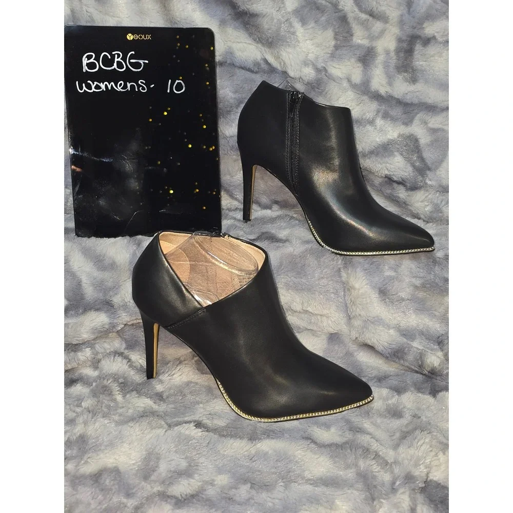 NEW BCBGeneration Women's Hadix Ankle Booties in Black W/ metal details‎ Size 10